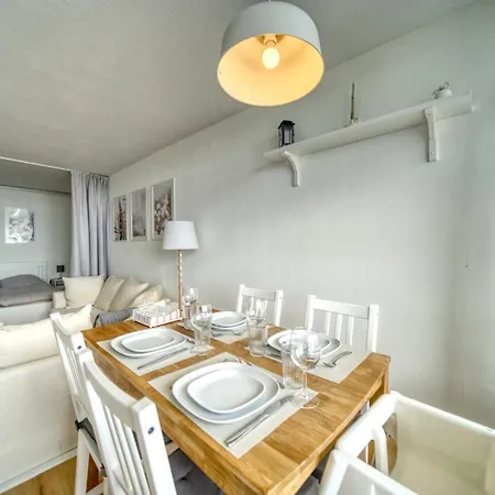 - Haus E, App 0e1101 *